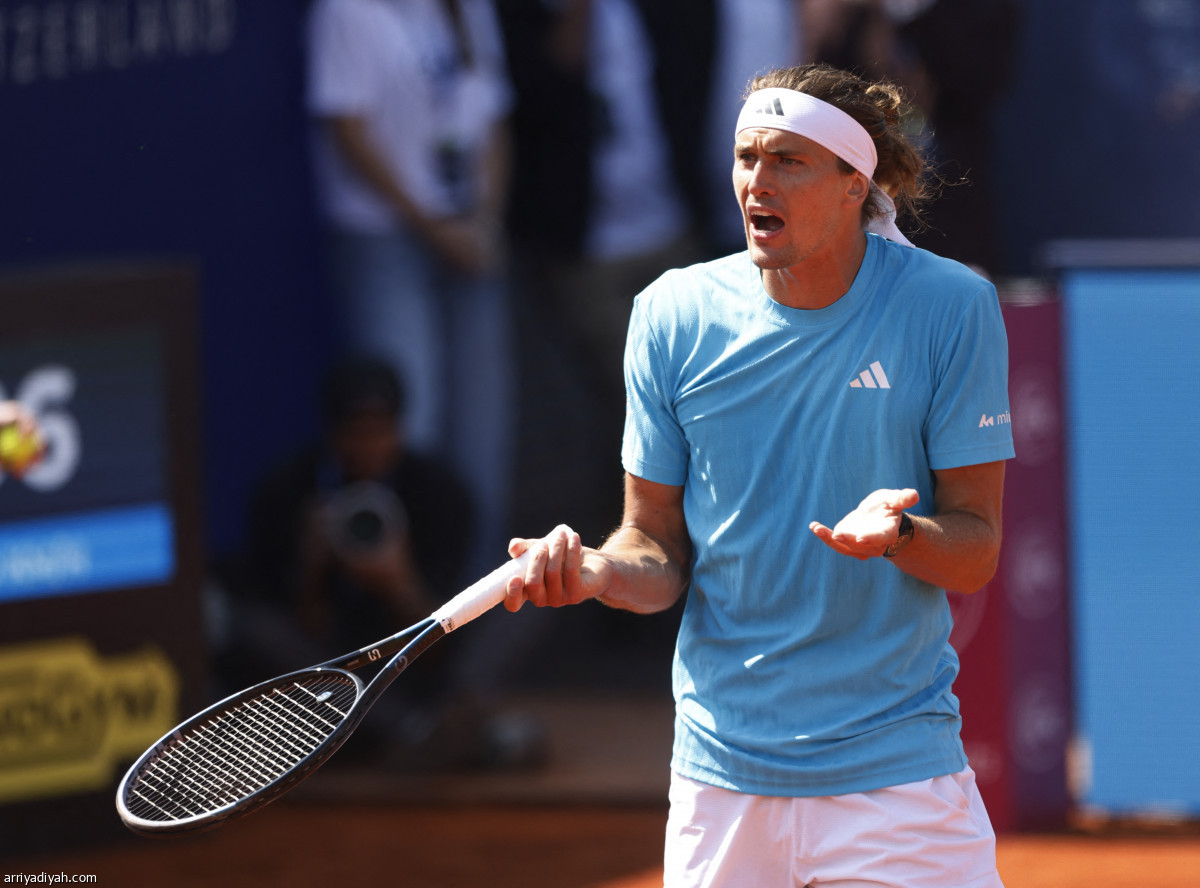 زفيريف يعبر