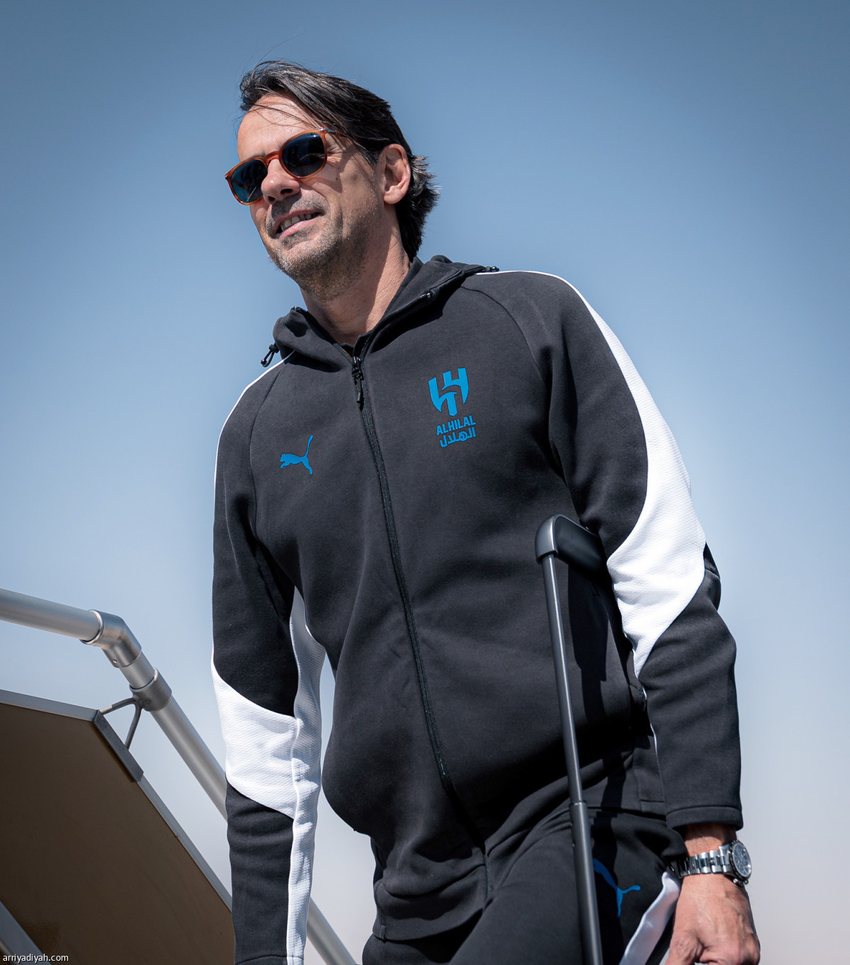 الهلال.. يغادر