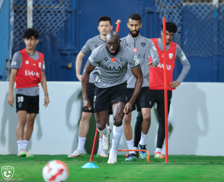 نقل مباراتي الهلال والشباب