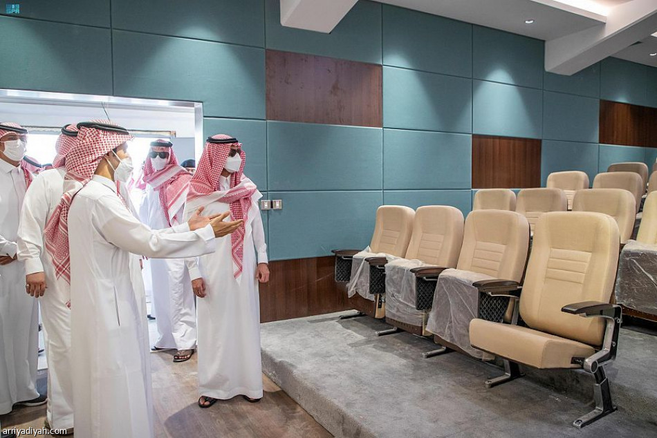 نائب أمير حائل يتفقد ملعب الطائي
