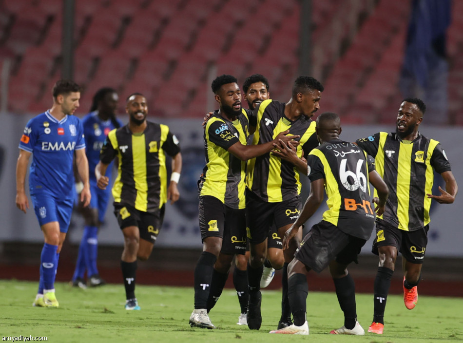 بدون دفاع.. الاتحاد يضرب الهلال