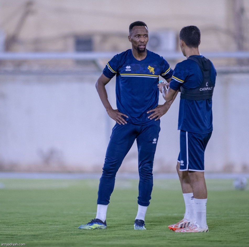 ديربي القصيم.. هاسي يقسم الرائد.. والتعاون يناور
