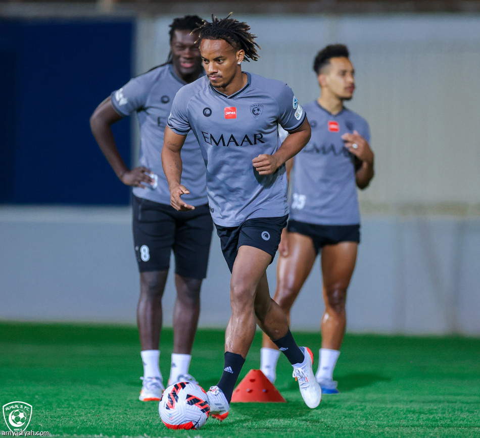 الهلال يستعيد سالم وكاريلو قبل الأهلي