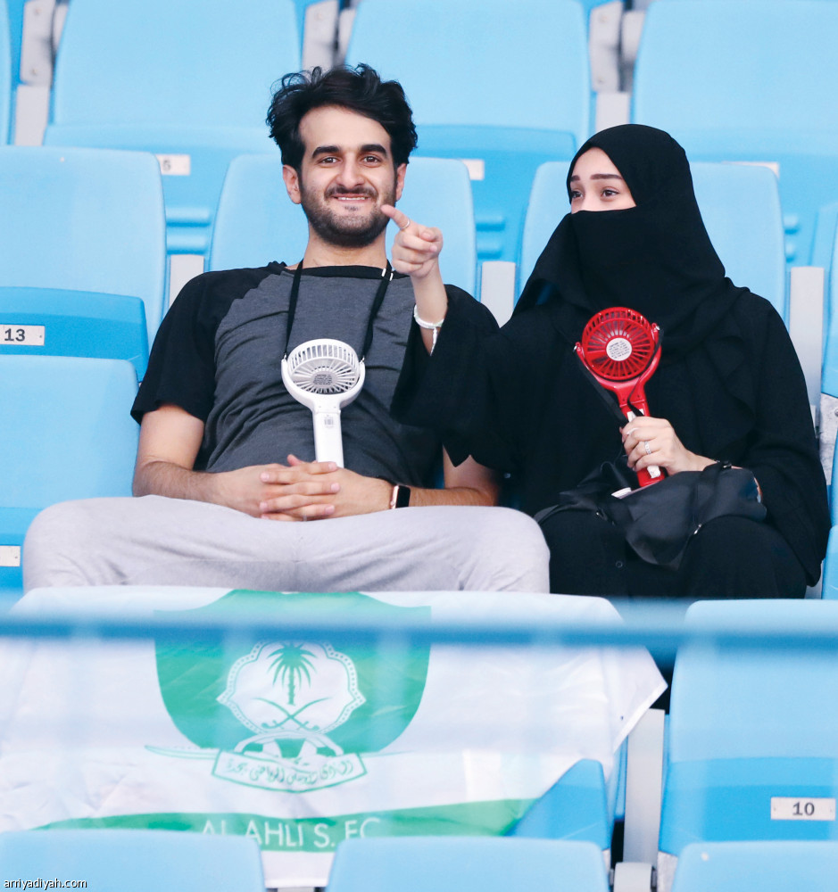 المجانية 
تؤخر الجماهير