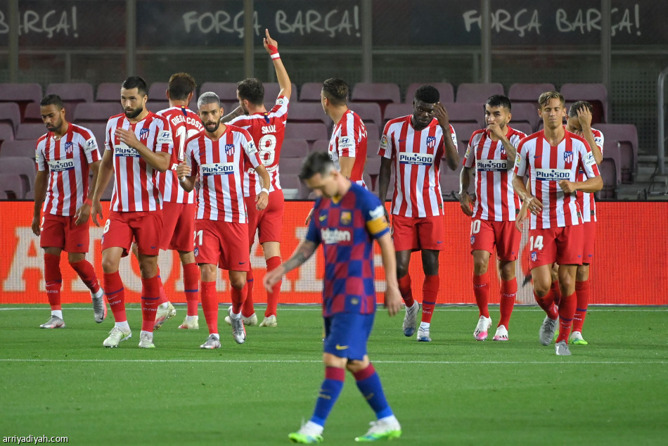 أتلتيكو يعقد برشلونة.. ويمنح جاره فرصة الابتعاد