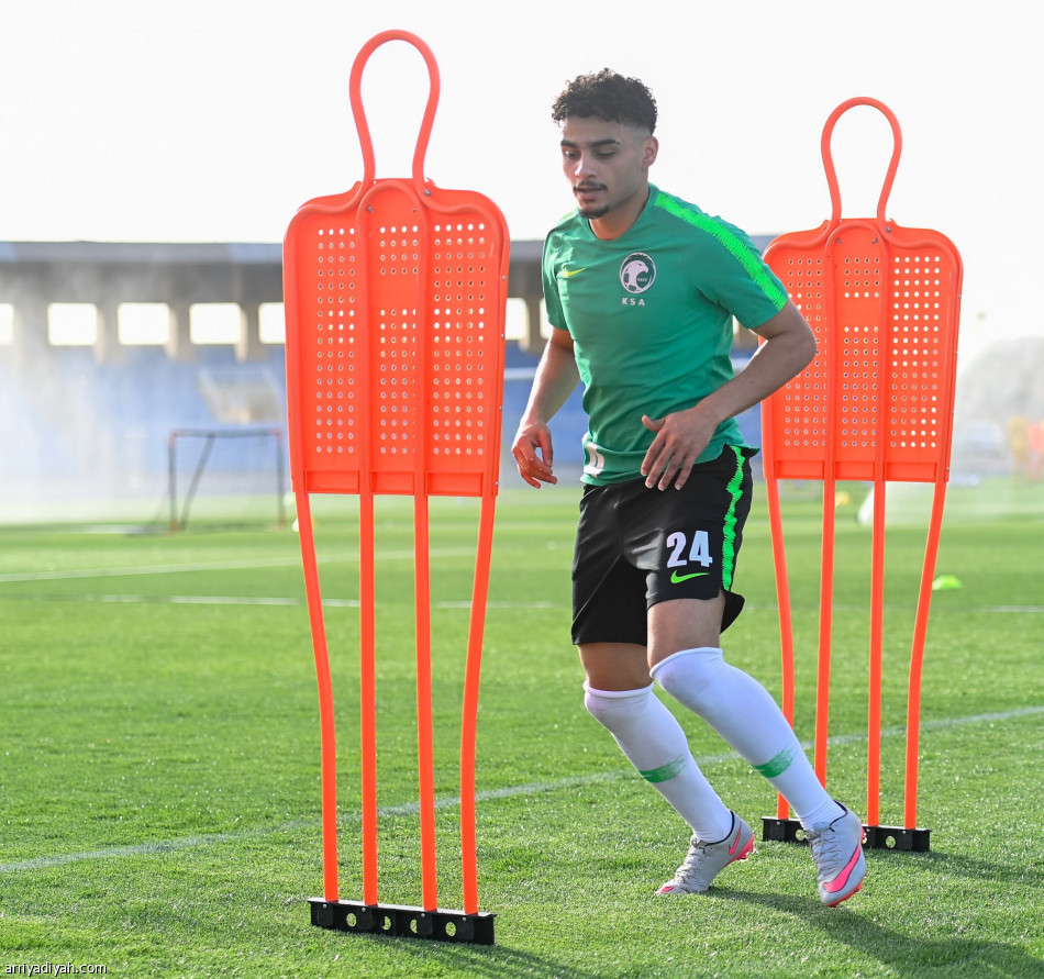المسحل يشيد بانضباطية لاعبي الأخضر الأولمبي