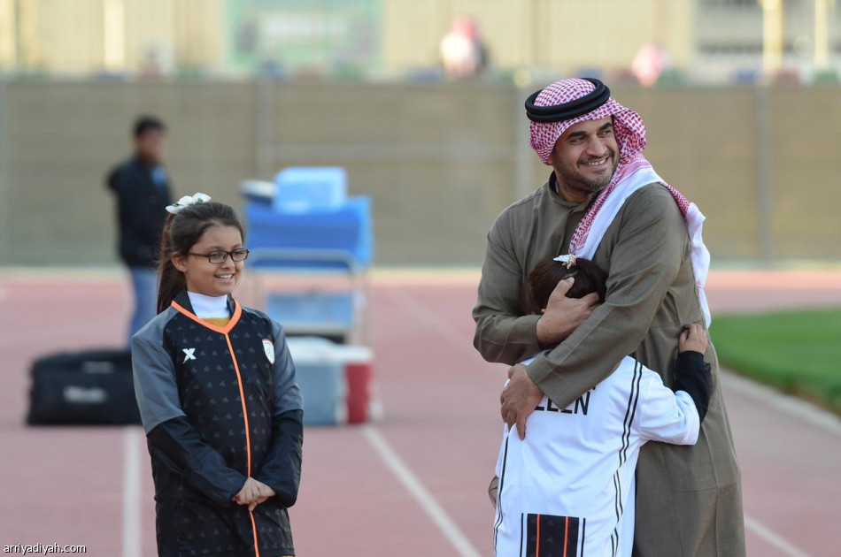 البلطان يحتفي بالعائلة الشبابية.. ويدرجهم بمكافآت الفريق