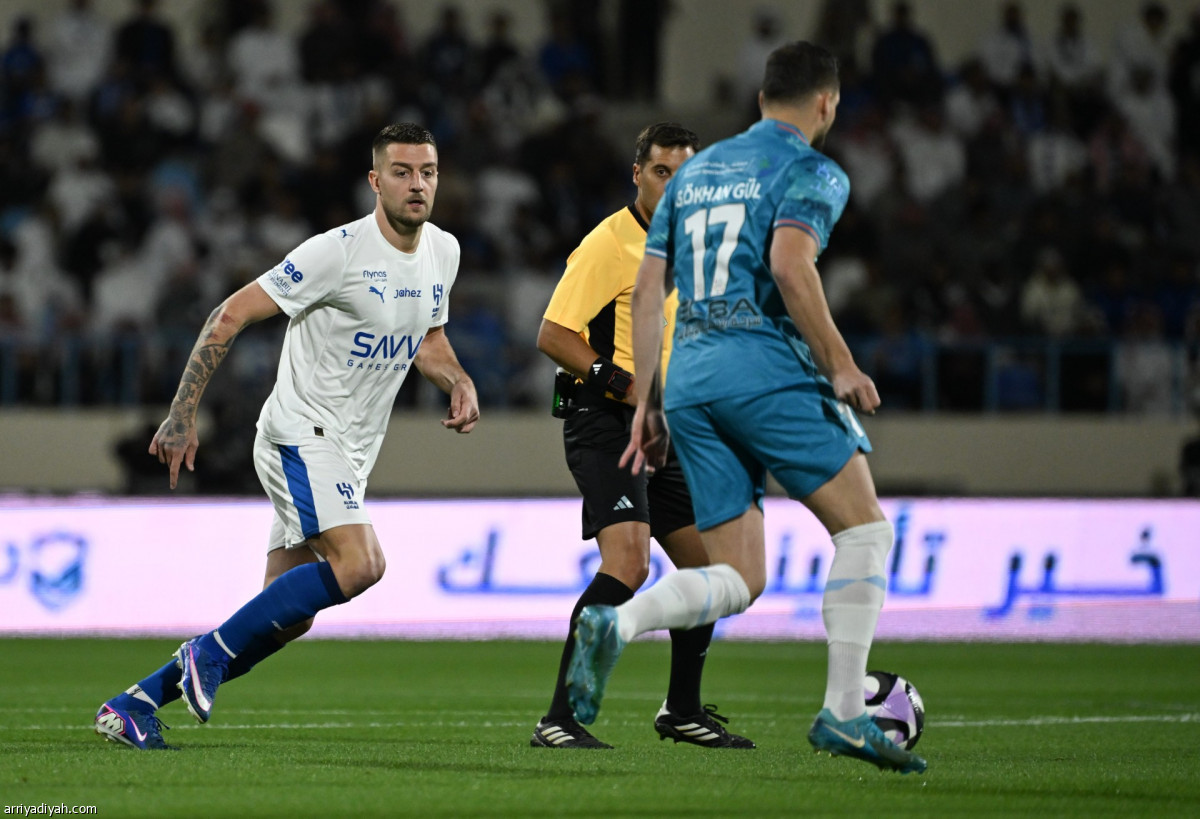 الهلال يعود مكتسحا