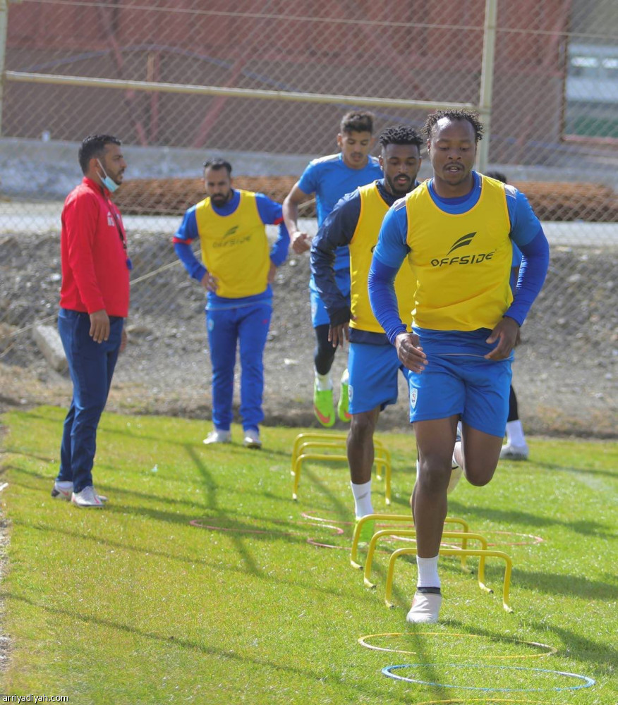 إدارة أبها تطالب بنسيان ثلاثية الهلال