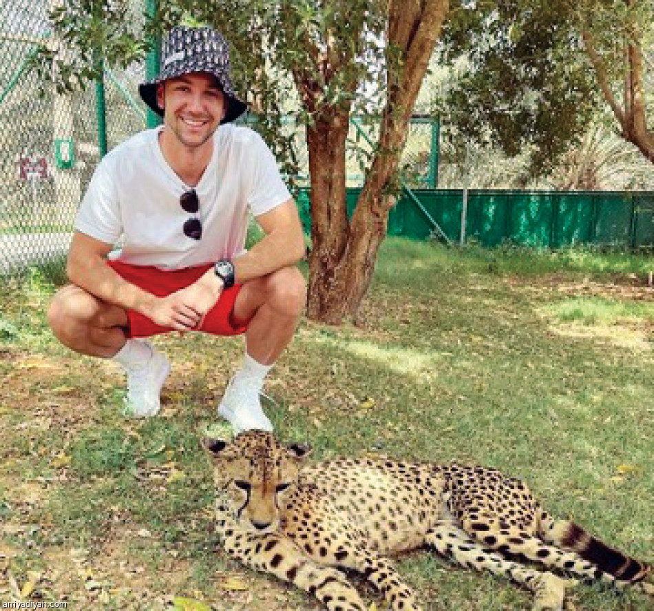 «إنستجرام» 
توثق إجازة الأجانب