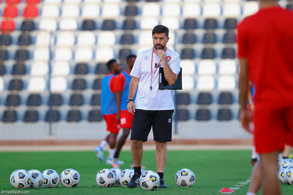 الرائد يستعد بالتكتيك.. وإحتفالية تحفز الوحدة