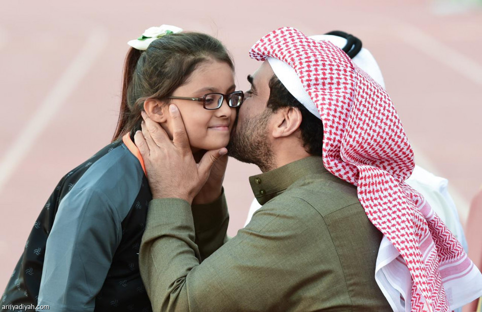 البلطان يحتفي بالعائلة الشبابية.. ويدرجهم بمكافآت الفريق