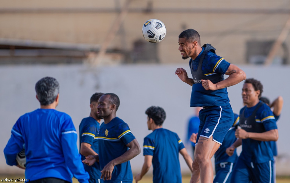 التعاون يحتفي بتاوامبا وكاسيو قبل النصر