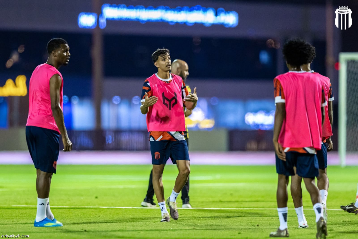 الرياض يعود