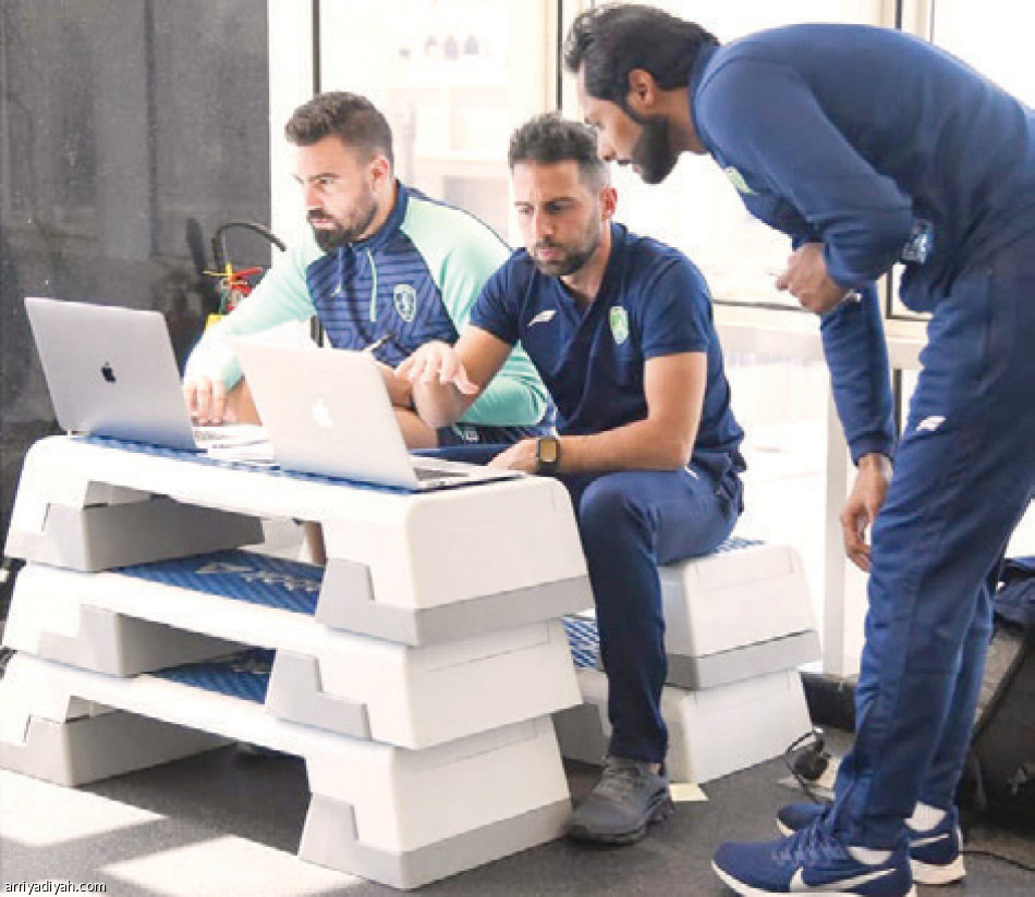 مدربو المحترفين في السوشال 
جارسيا الأكثر حضورا