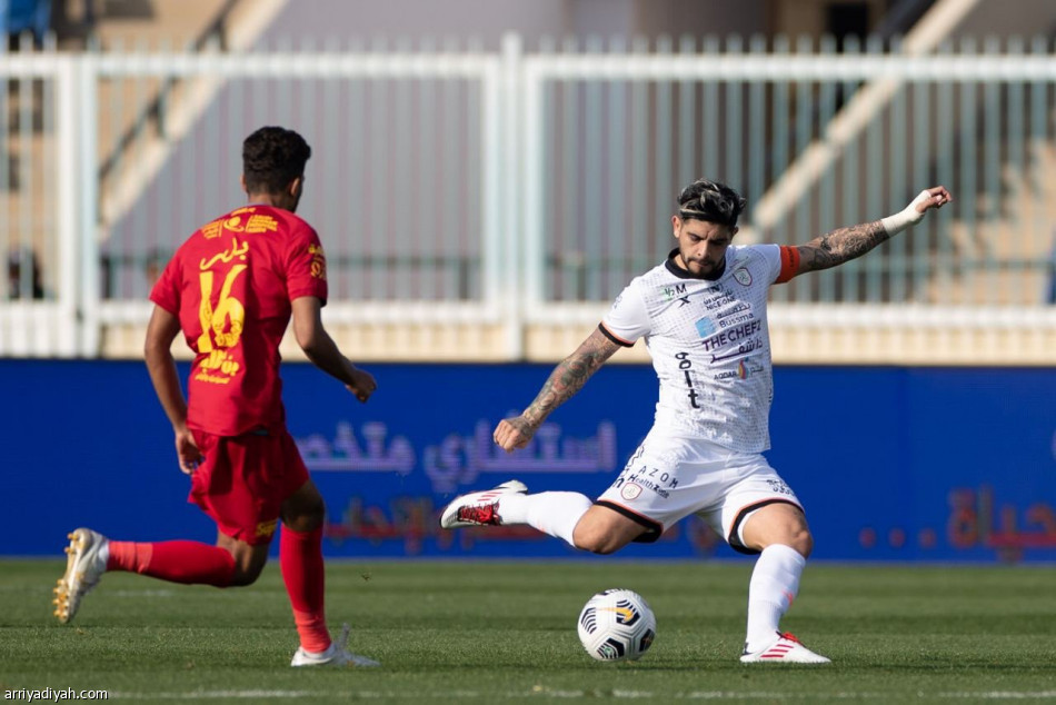 إيجالو يبتعد بصدارة الشباب