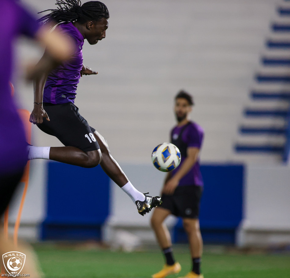 الهلال يستهدف الرابعة أمام شباب الأهلي