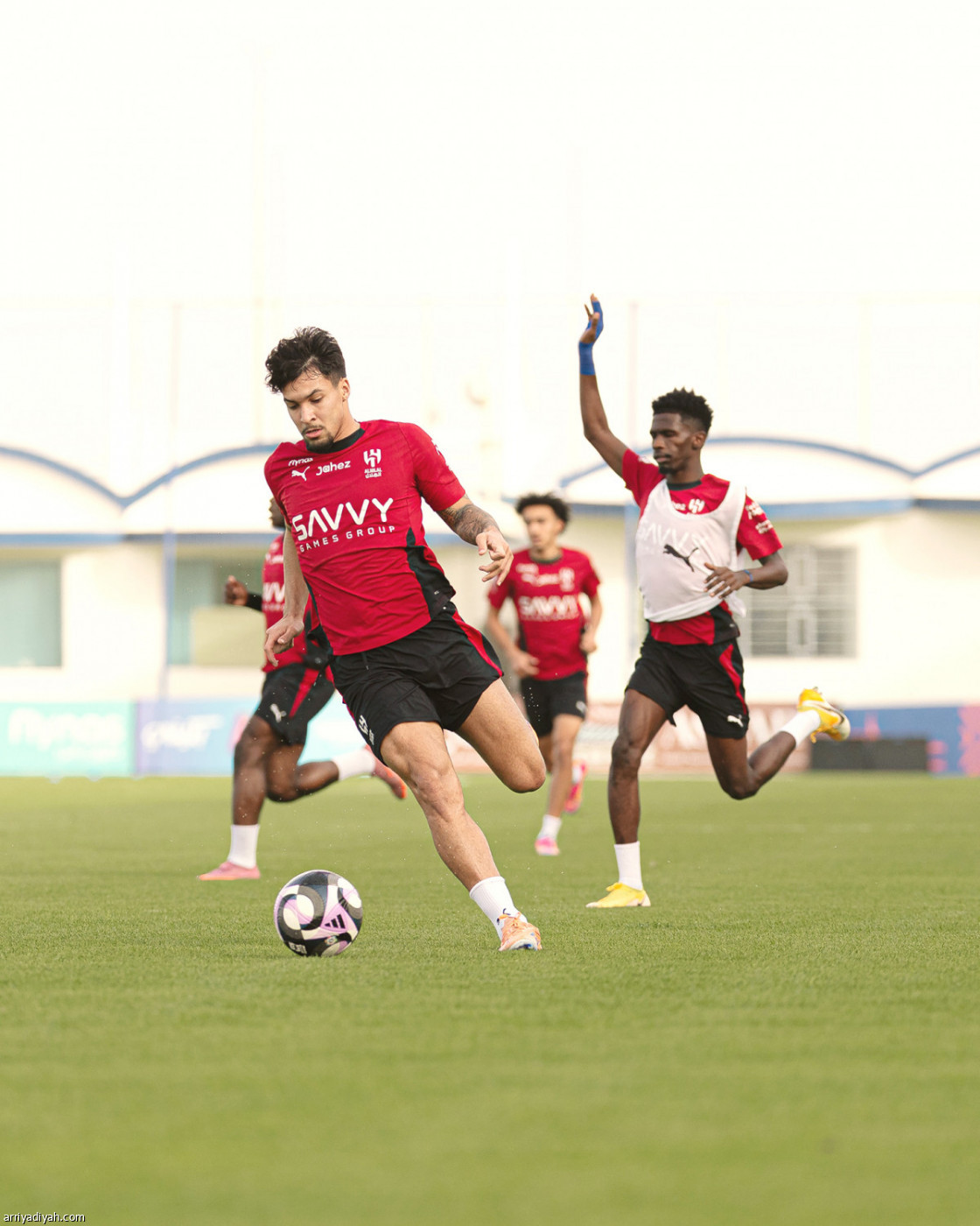 الهلال يناور