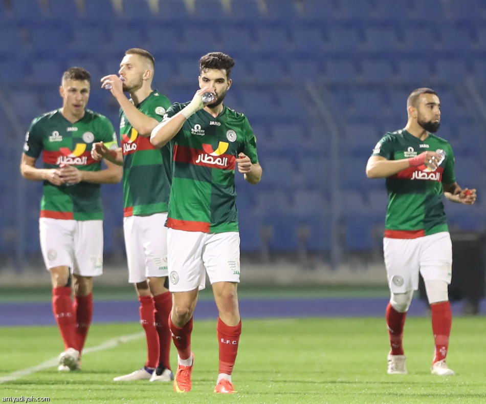 التعاون يعبر الفتح.. والباطن يحبط الاتفاق