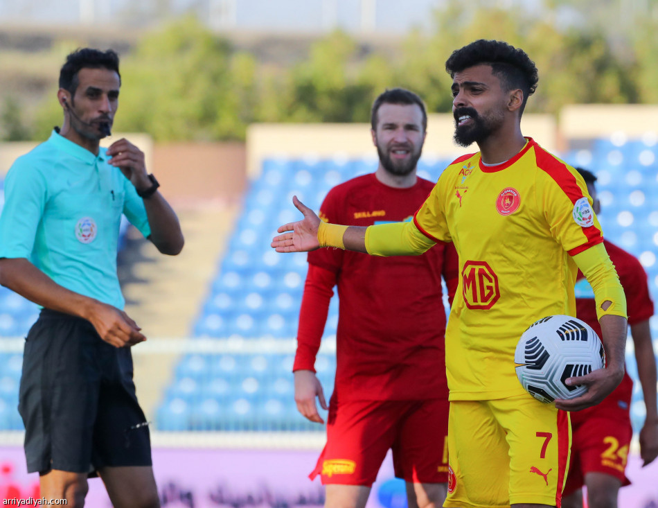 القادسية يفرط في نقاط ضمك