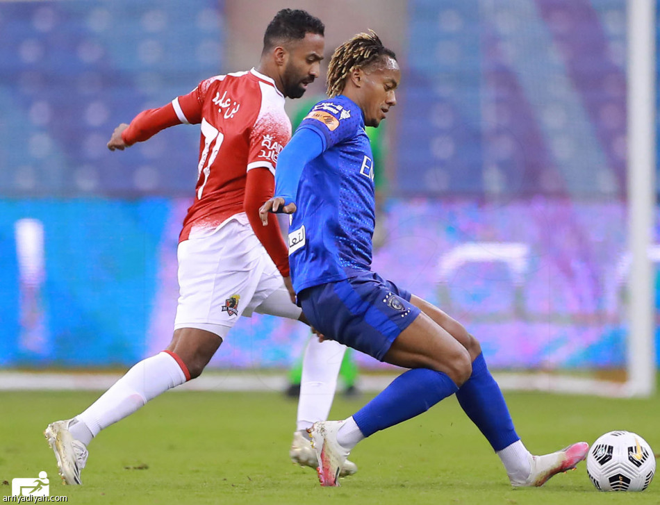 «قاتل» يذيق الهلال الخسارة الأولى
