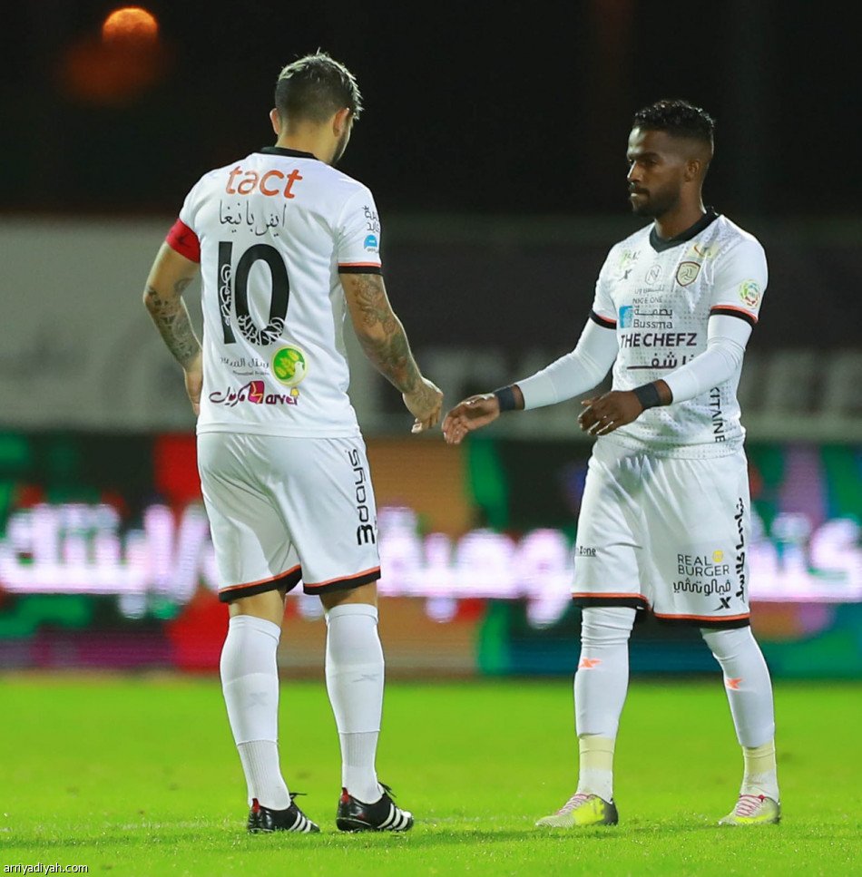الشباب والاتحاد يعطلان بعضهما بالتعادل