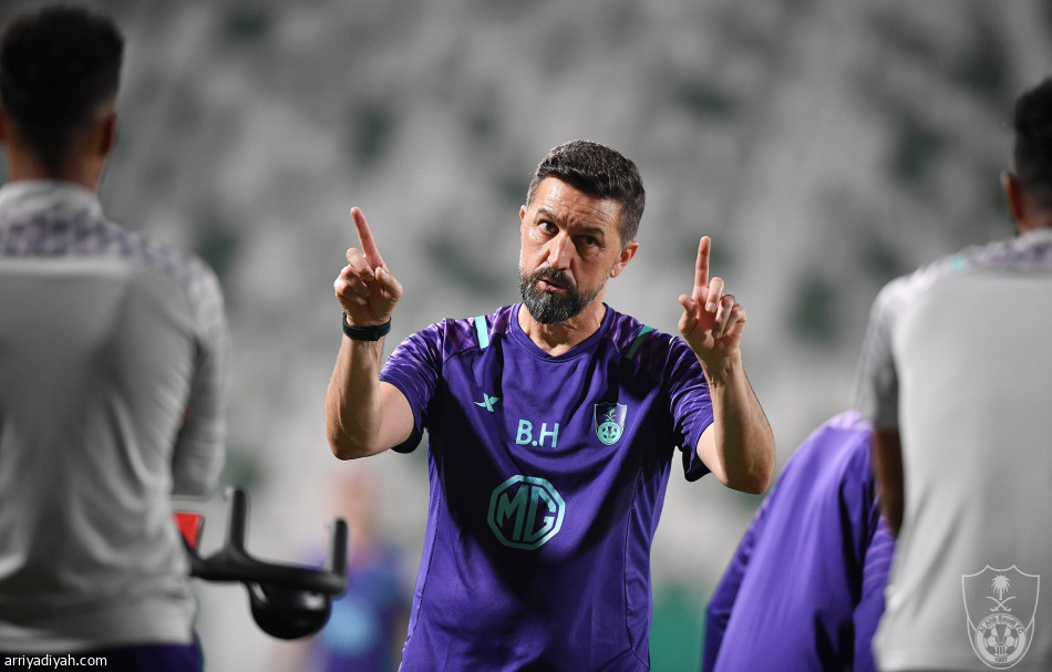 الأهلي.. هاسي يجتمع بالثلاثي الجديد