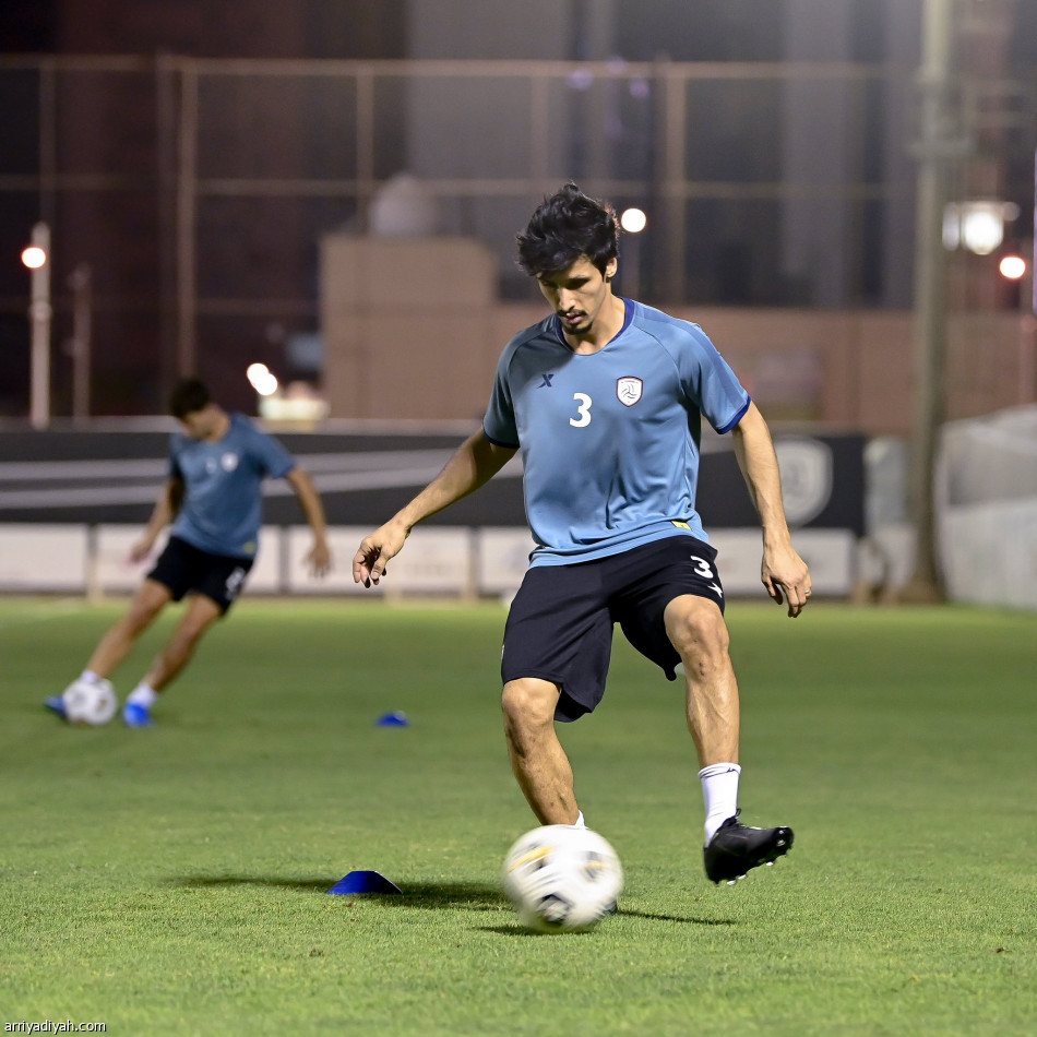 مدرب الشباب يجهز بديلي بانيجا وجوانكا