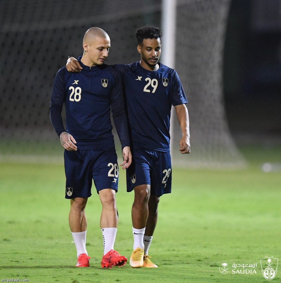 الأهلي يسعى للتعويض أمام الدحيل