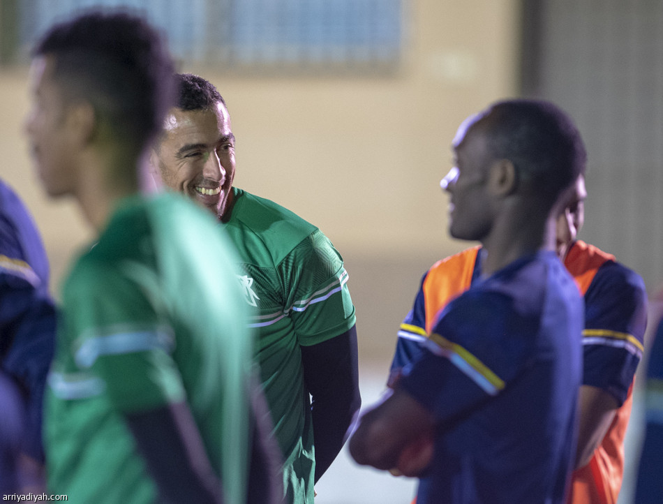 التعاون بـ«الفيديو».. وفيريرا يباغت