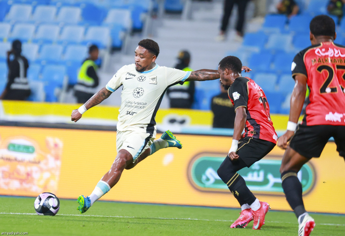 الرياض يفاجئ الاتحاد