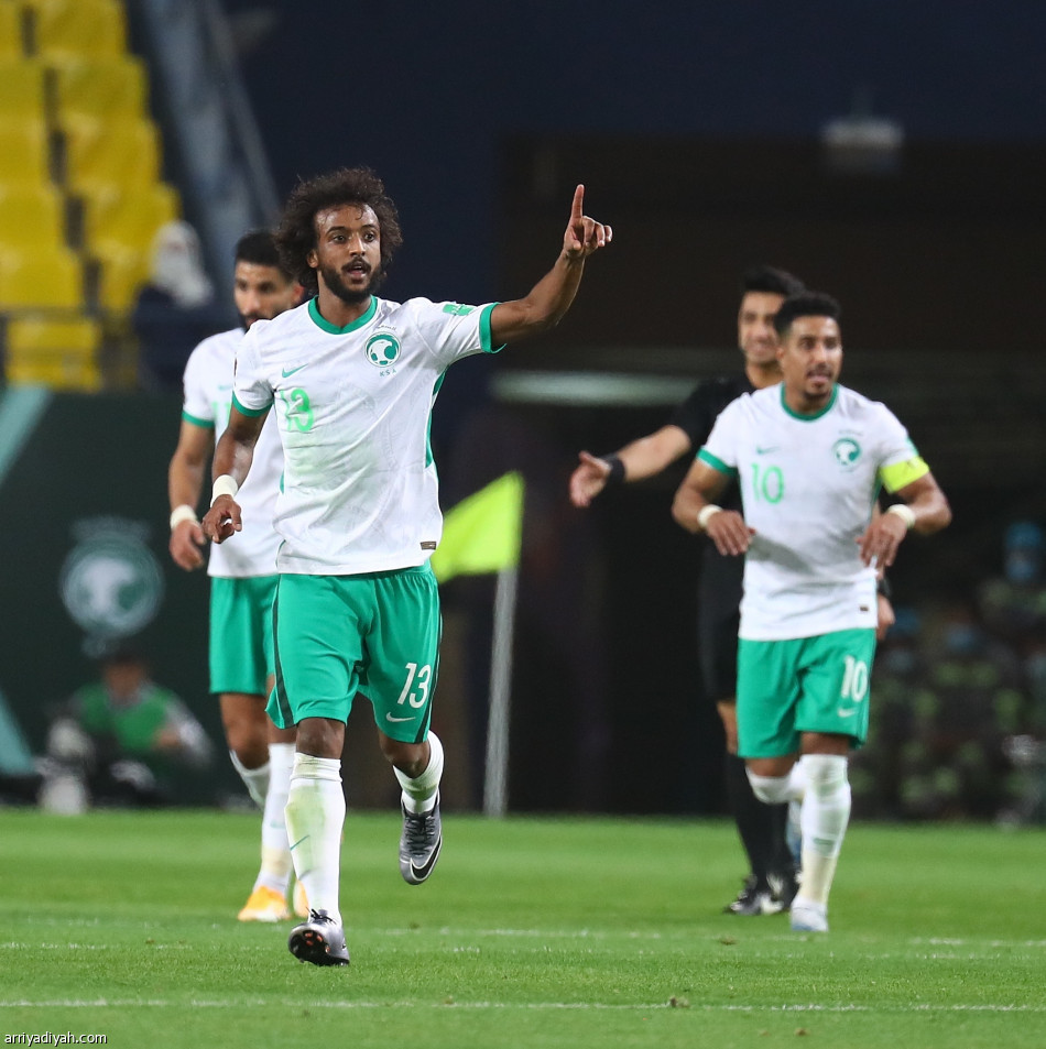 السعودي يُطرب.. ويضرب.. ويتصدر