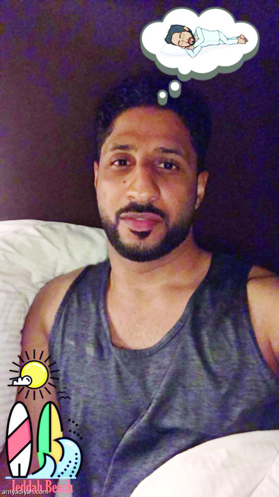 لاعبو الأخضر يحتفلون في جدة