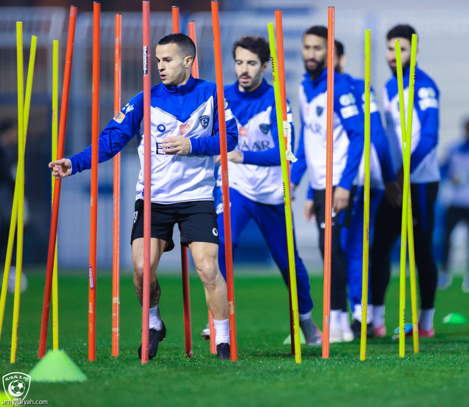 نواف بن سعد يدعم الهلال.. ورازفان يستعين بثلاثي الشباب