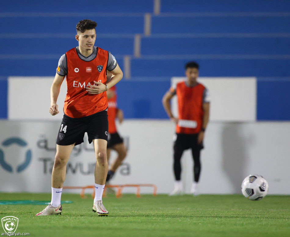 مورايس يقود الهلال.. وسالم يعود