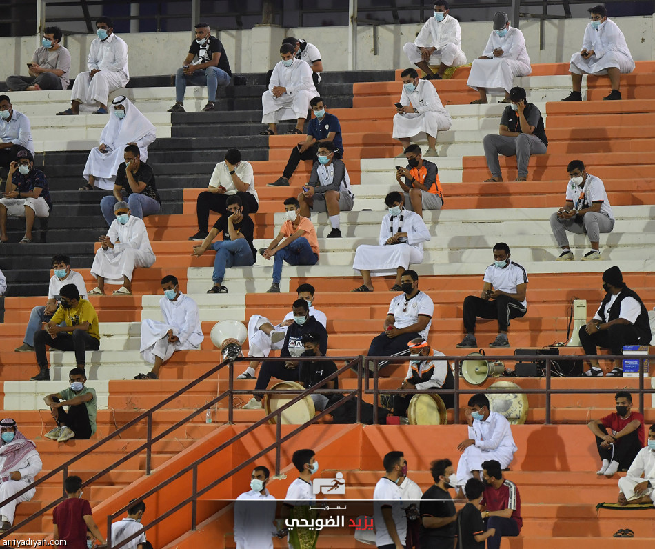 الجماهير السعودية تعود بحذر