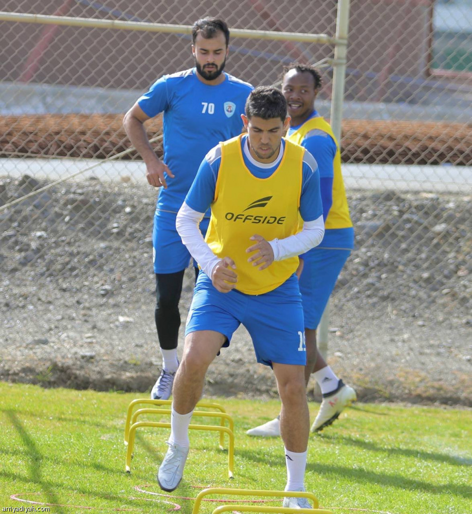 إدارة أبها تطالب بنسيان ثلاثية الهلال