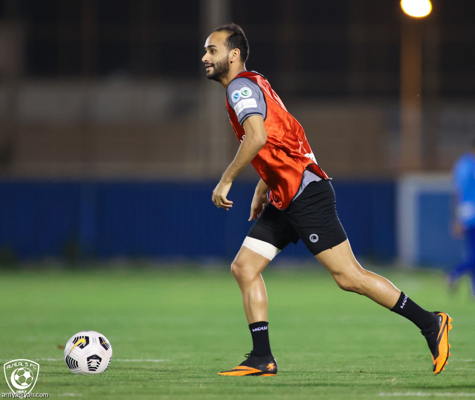 الهلال.. عطيف يعود والشهراني يغيب