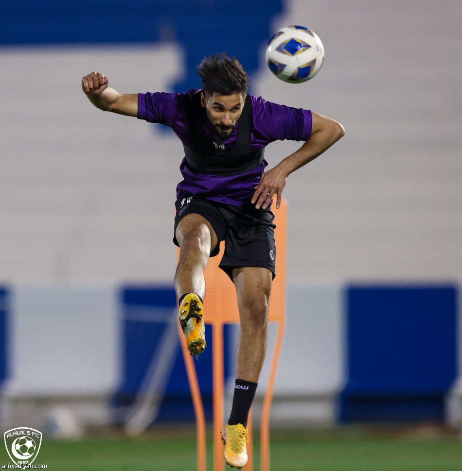 الهلال يستهدف الرابعة أمام شباب الأهلي