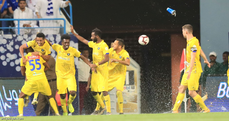 التعاون يضرب الهلال «دوري وكأس».. ويهدي الصدارة للنصر
