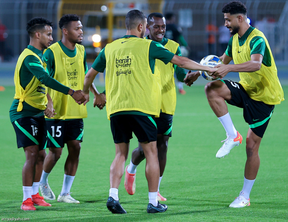غدا.. الأخضر يطير إلى عُمان