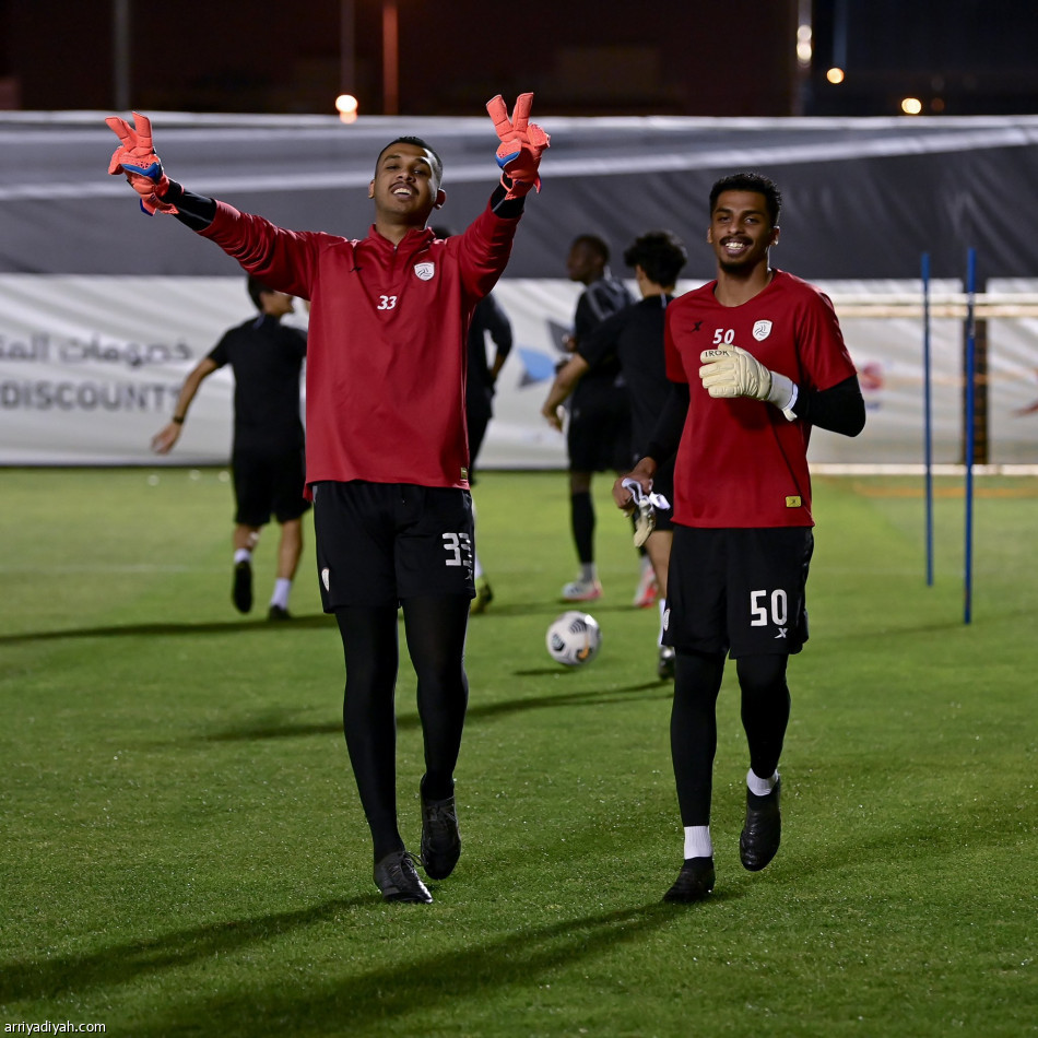 الغامدي يشارك في تدريبات الشباب بعد غياب