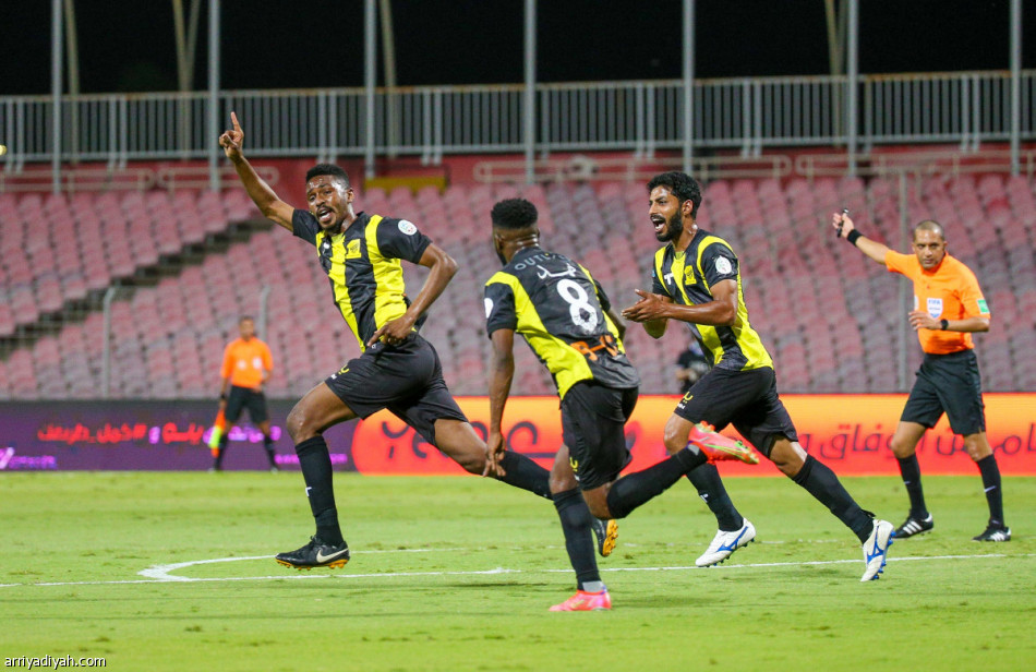 بدون دفاع.. الاتحاد يضرب الهلال