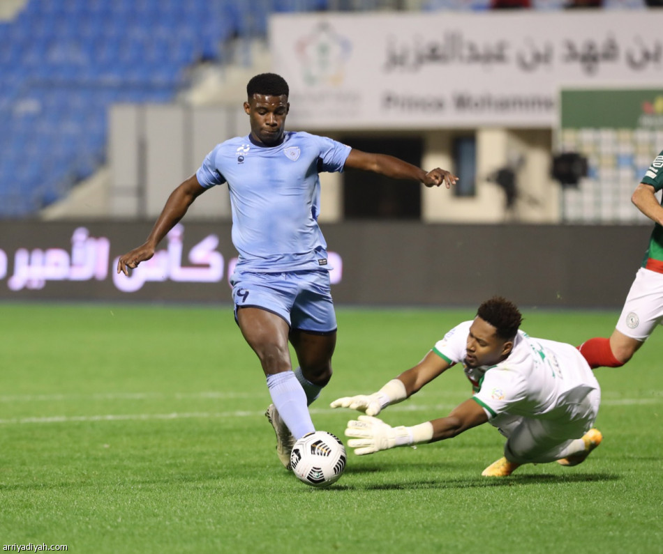 التعاون يعبر الفتح.. والباطن يحبط الاتفاق